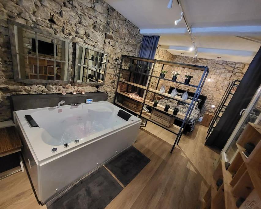 Le 79 Balneo Loft Deco Authentique Centre Climatisation Apartment Sete Exterior photo